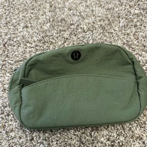 Lululemon City essentials Pouch mini